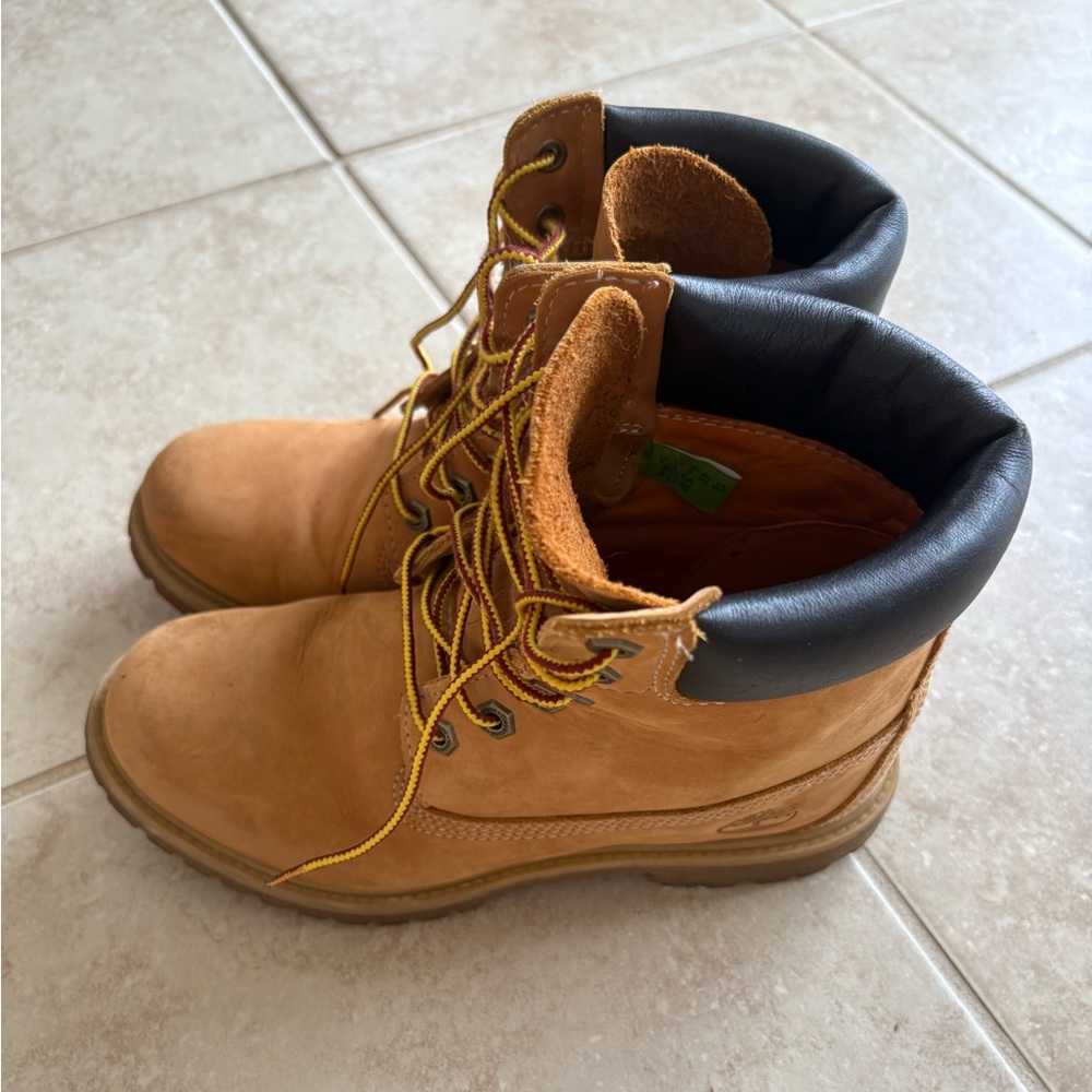 Timberland Boots - Picture 3 of 8